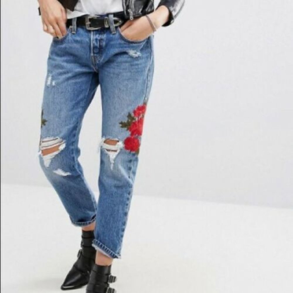 Levi's 501 T Floral Embroidered Tapered Jeans Medium Wash Women's Size 28 H11510 - Picture 10 of 12